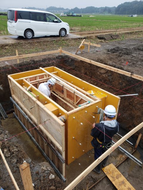 型枠建込み作業